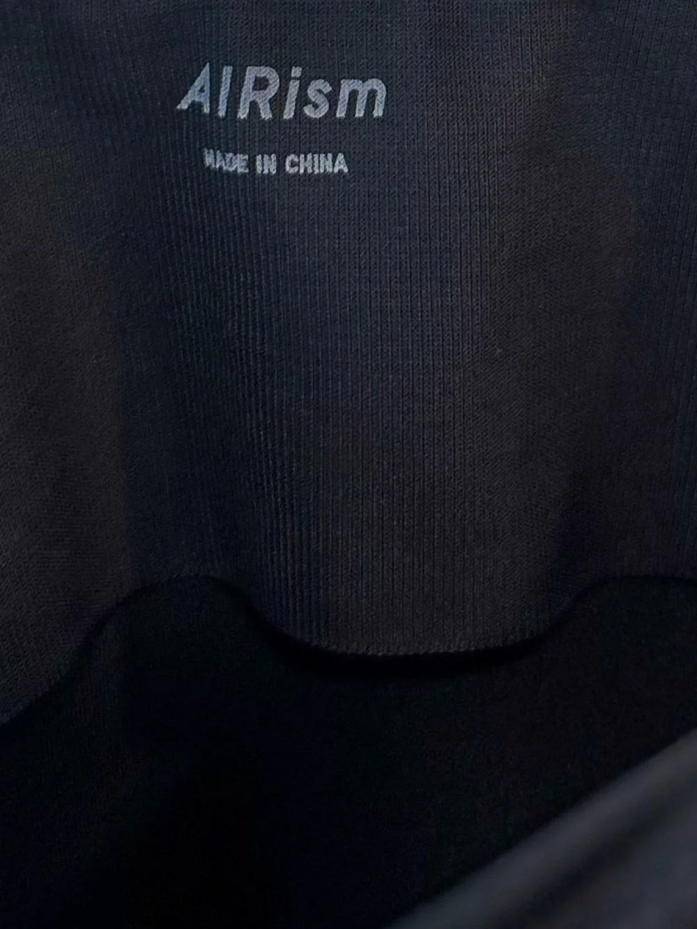 Uniqlo AIRism Black Camisole Tank Top Built-In Bra Adjustable Straps Size Medium - Picture 5 of 5